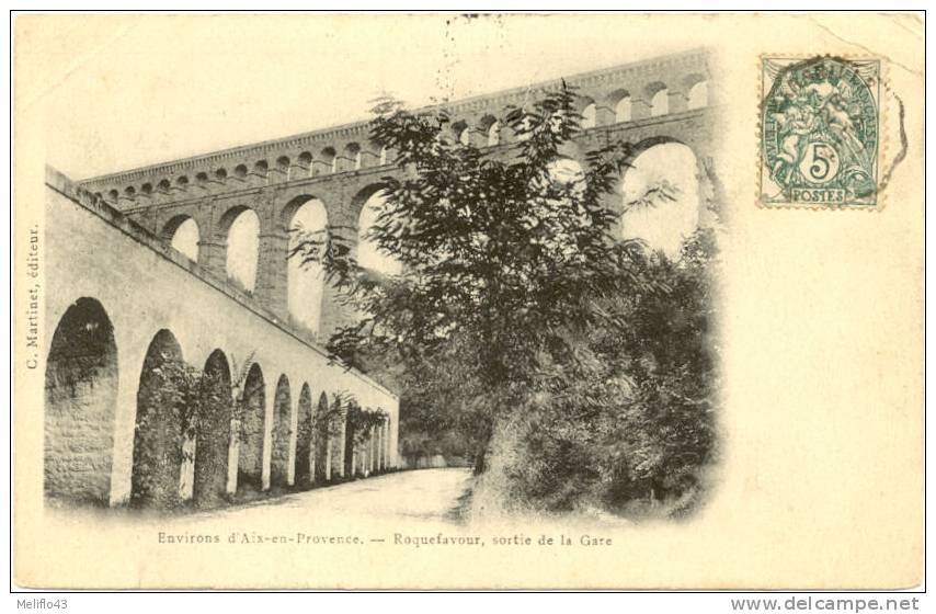 13/CPA  1900 - Environs D'Aix En Provence - Roquefavour, Sortie De La Gare - Roquefavour