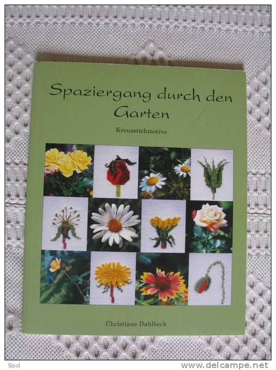 Spaziergang Durch Den Garten  ( Christiane Dahlbeck ) - Fingerhut - 21 Grilles Fleurs , Arbres , Coeurs - Stickarbeiten