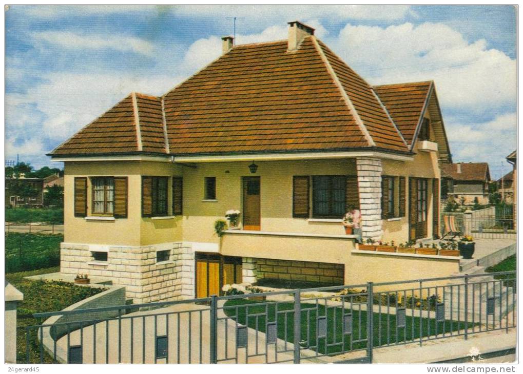 CPSM COMBS LA VILLE (Seine Et Marne) - Lotissement Beau Soleil Maison Famille Coudert Gagnante Concours Des Maisons 1960 - Combs La Ville