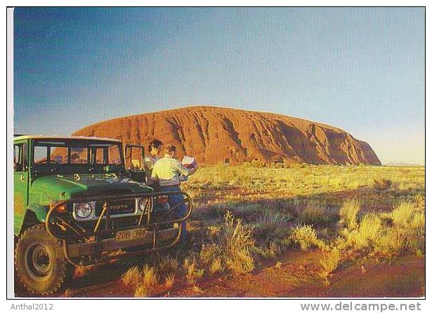 AK PKW Auto Toyota Geländewagen Am Ayers Rock Werbekarte - Transporter & LKW