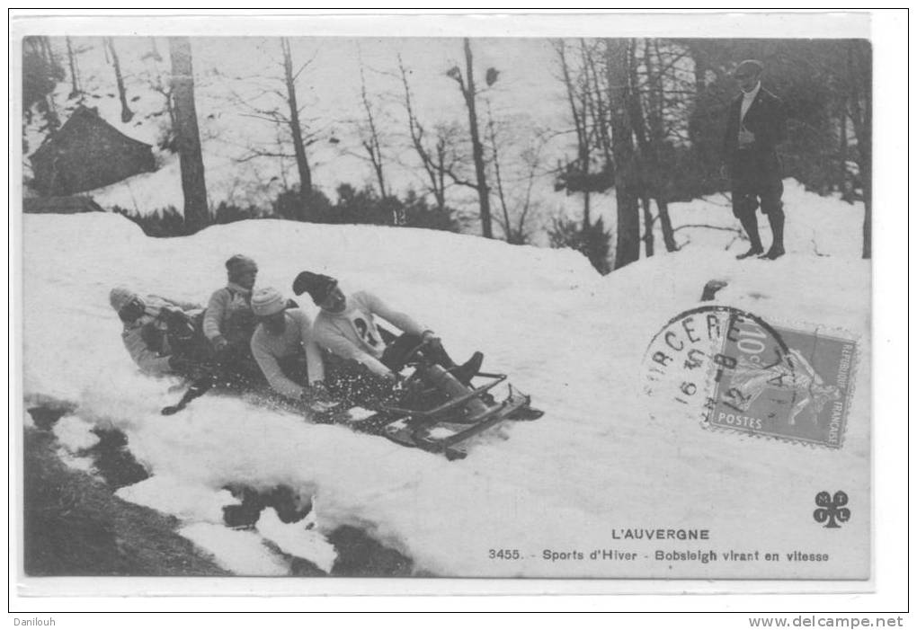 15 // AUVERGNE   SPORT D HIVER   Bobsleigh Virant En Vitesse   3455 - Autres & Non Classés