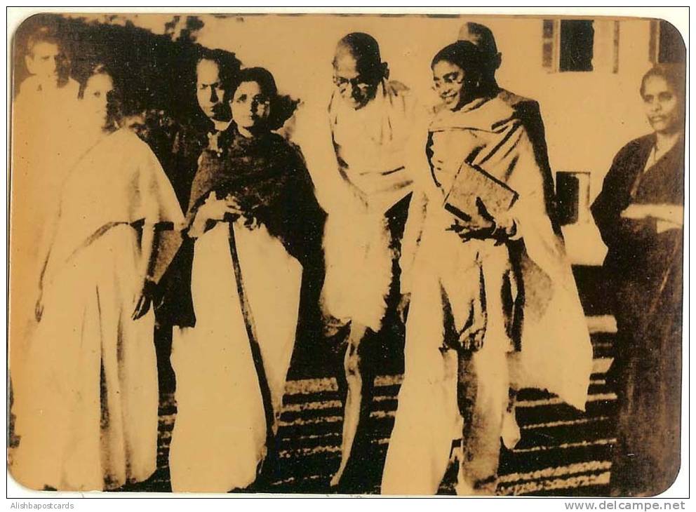 Mahatma Gandhi With Pupil, Picture Postcard, India As Scan - Mahatma Gandhi