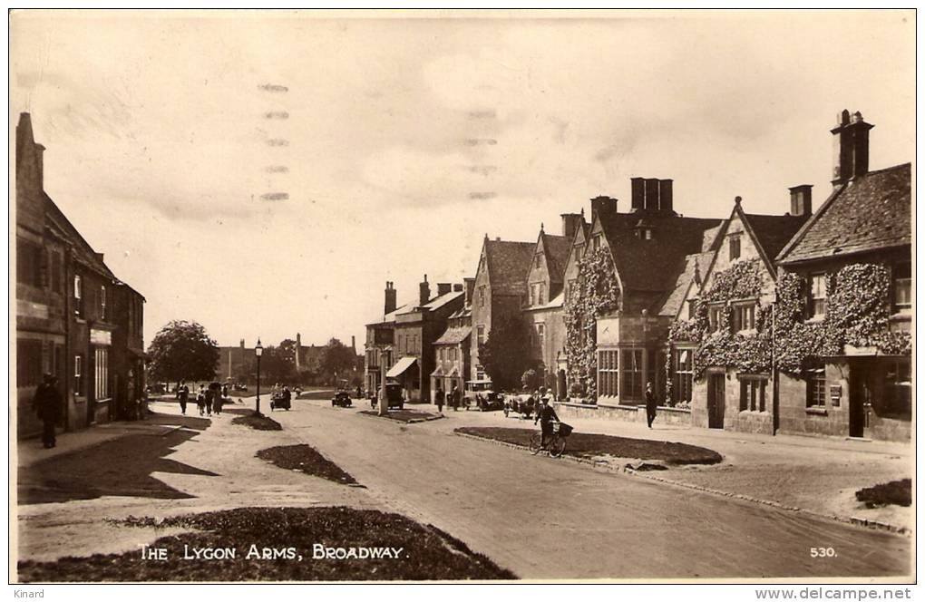 CPA . BROADWAY.. THE LYGON  ARMS....VERY LIVELY STREET.  1929...  Well State In.. - Andere & Zonder Classificatie