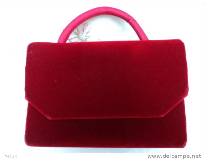 PETIT SAC ROUGE VELOURS / RIGIDE//BOUTON PRESSION //LIRE & VOIR !!! - Miniatures Femmes (sans Boite)