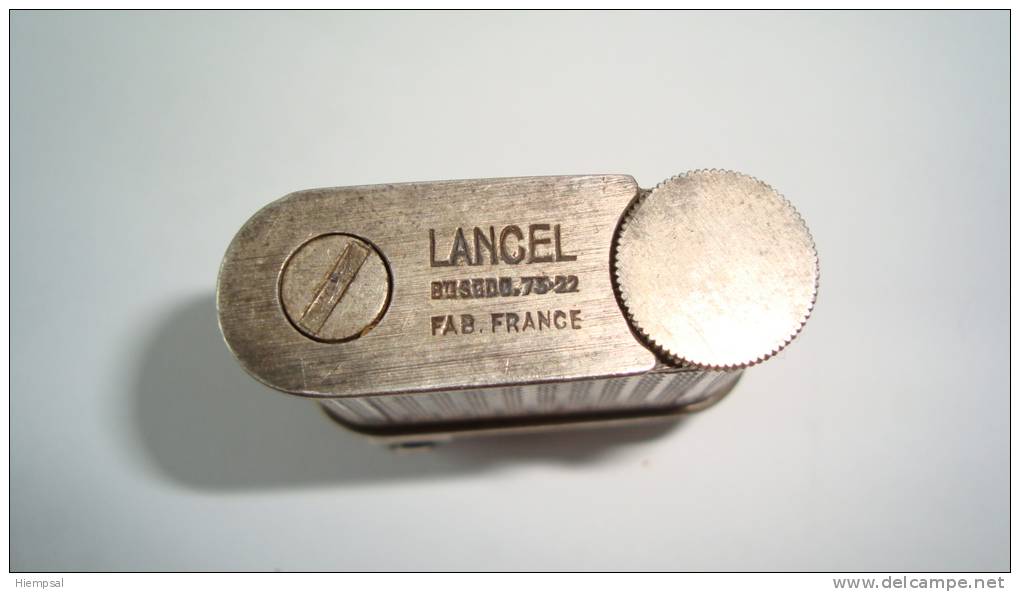 BEAU BRIQUET   ESSENCE   LANCEL   TRES BON ETATS ARGENTE    ANNEE  50 - Autres & Non Classés