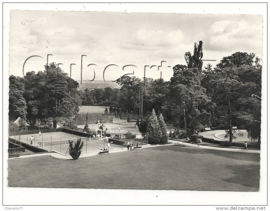 Louvecienne (78) : Vue Générale Sur Les Terrains De Tennis Du Domaine De Voisins En 1961 (animée). - Louveciennes