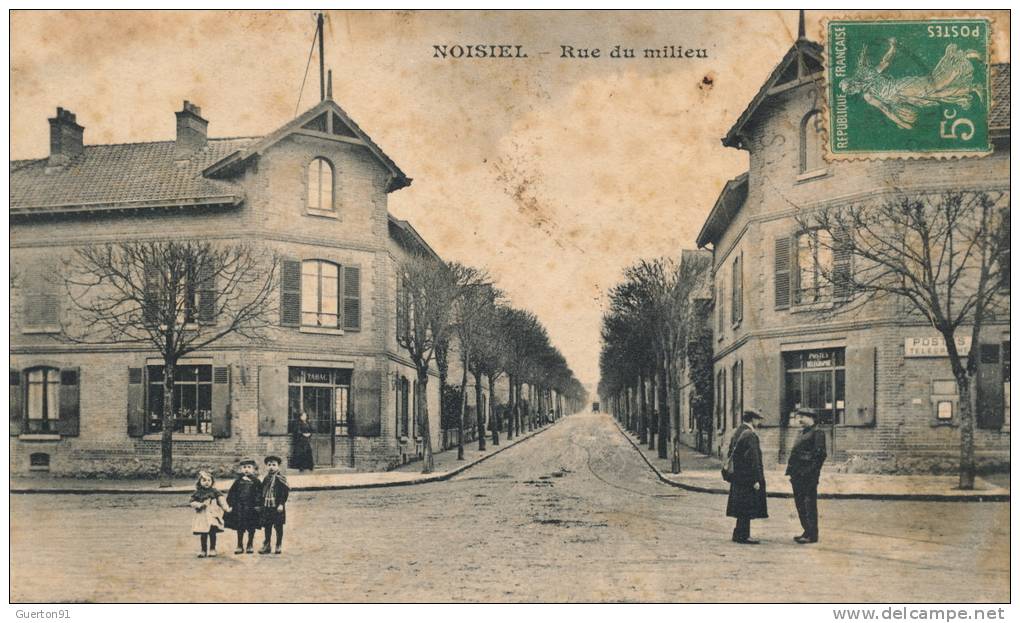 ( CPA 77 )  NOISIEL  /  Rue Du Milieu  - - Noisiel