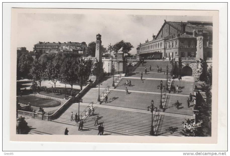 CPSM MARSEILLE, L'ESCALIER MONUMENTAL DE LA GARE, Format 9 Cm Sur 14 Cm Environ, BOUCHES DU RHONE 13 - Quartier De La Gare, Belle De Mai, Plombières