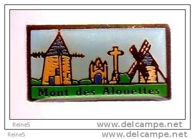 V-2740 >> Vendée =>> Le Mont Aux Alouettes - PIN´S IMPECCABLE - Cities