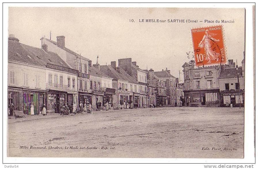LE MESLE-SUR-SARTHE  ( Orne )  Place Du Marché  ( Cpa En Bon état...) - Le Mêle-sur-Sarthe
