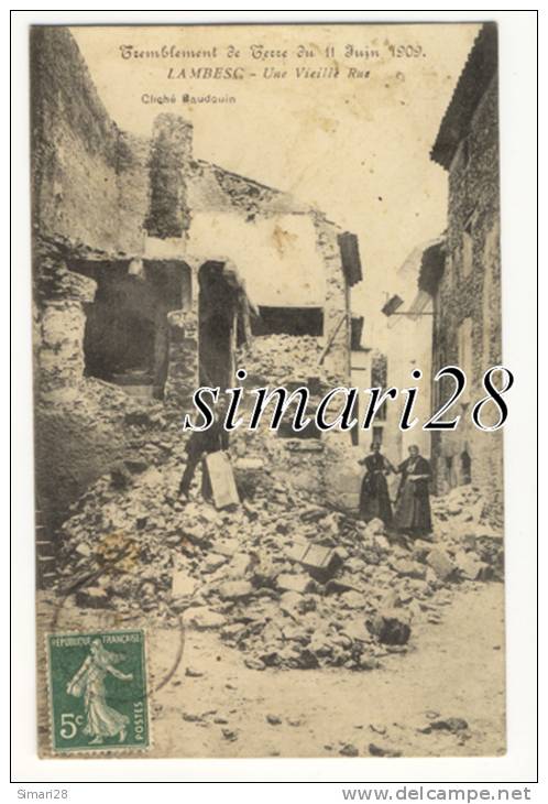 LAMBESC - TREMBLEMENT DE TERRE DU 11 JUIN 1909 - UNE VIEILLE RUE - Lambesc