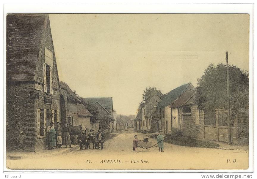 Carte Postale Ancienne Auneuil - Une Rue - Café - Auneuil