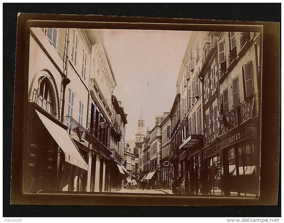 Photographie De Nevers En 1907 - Le Beffroi Et Rue Animée - Commerces Royet & A La Parisienne - Petite Animation - Lieux