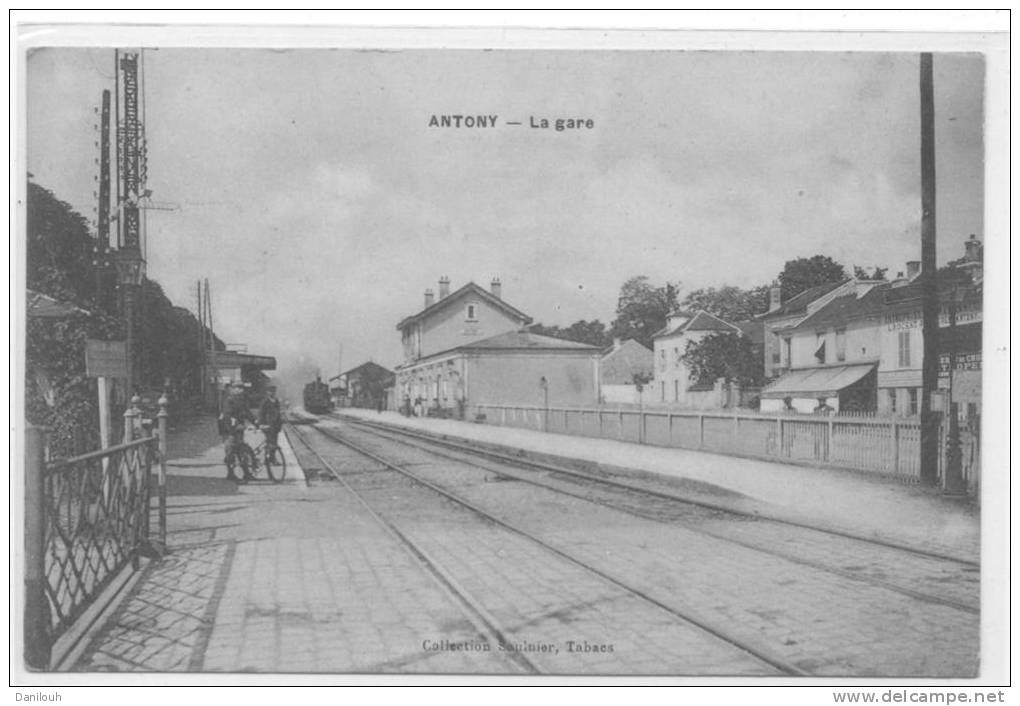 92 // ANTONY La Gare Interieure Avec Le Train Petit Plan . Edit .saulnier . - Antony