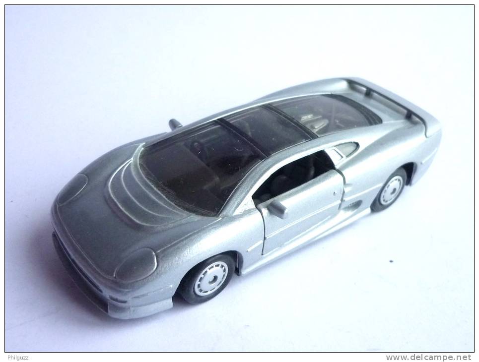 VOITURE - AUTOMOBILE -  MAISTO - JAGUAR XJ220 - 1/40 ème - Maisto