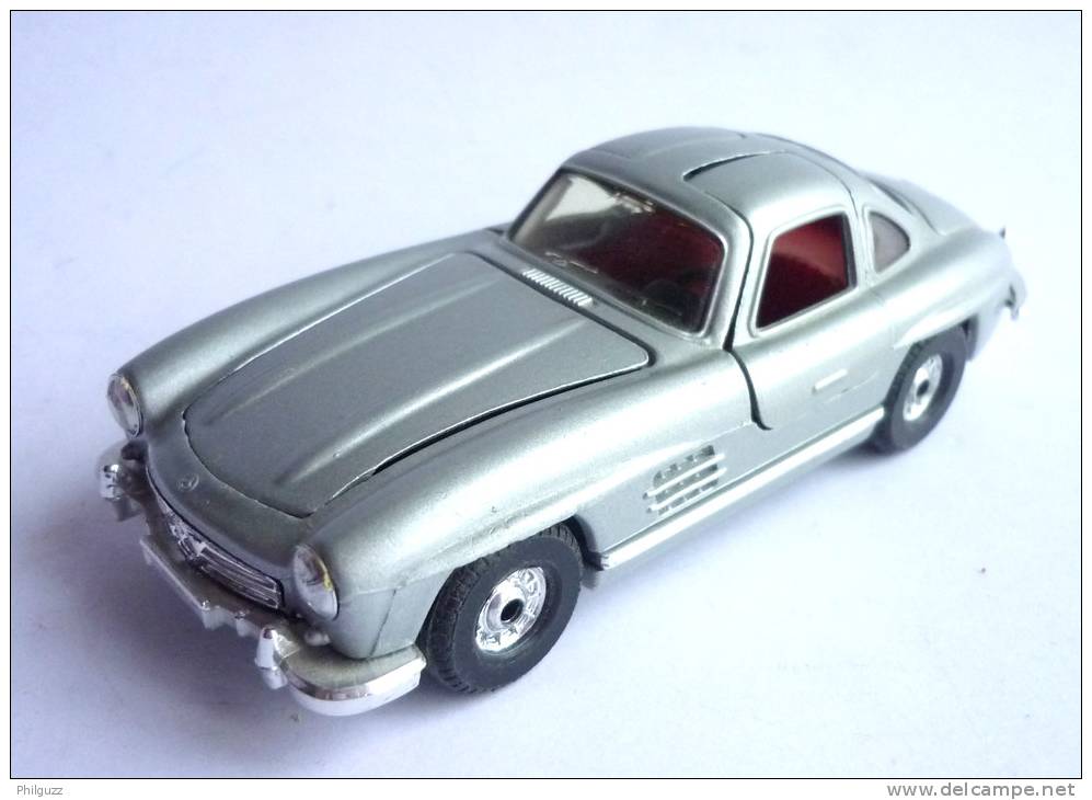 VOITURE - AUTOMOBILE -  CORGI - MERCEDES BENZ 300 SL - 1/43 ème - Corgi Toys