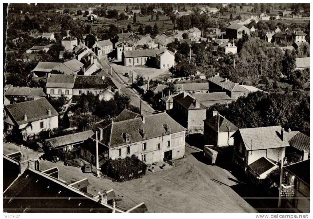 CPSM  LAVAVEIX LES MINES   Place Du Marché Avec Son Hotel  Et Un Coin Du Village - Other & Unclassified