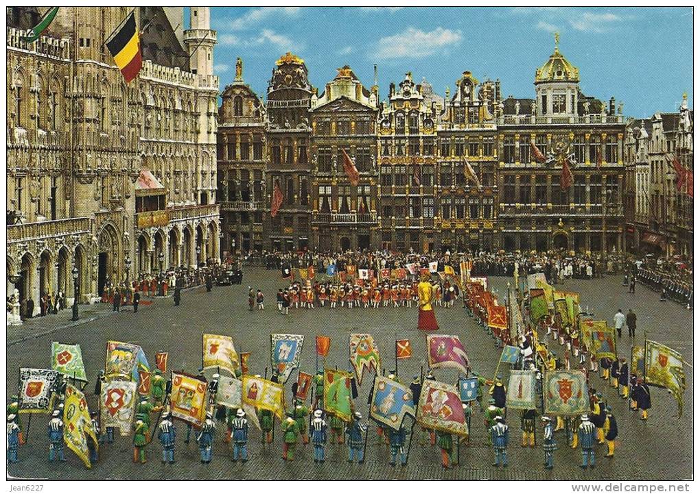 Bruxelles - Groupe De L´Ommegang, Drapeaux Des Corporations - Fêtes, événements