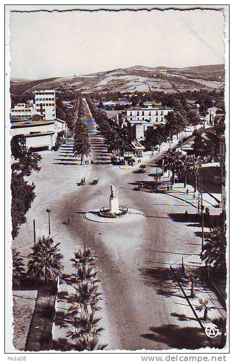 PHILIPPEVILLE. SKIKDA. LES ALLEES BARROT. MONUMENT DU 3ieme ZOUAVE. - Skikda (Philippeville)