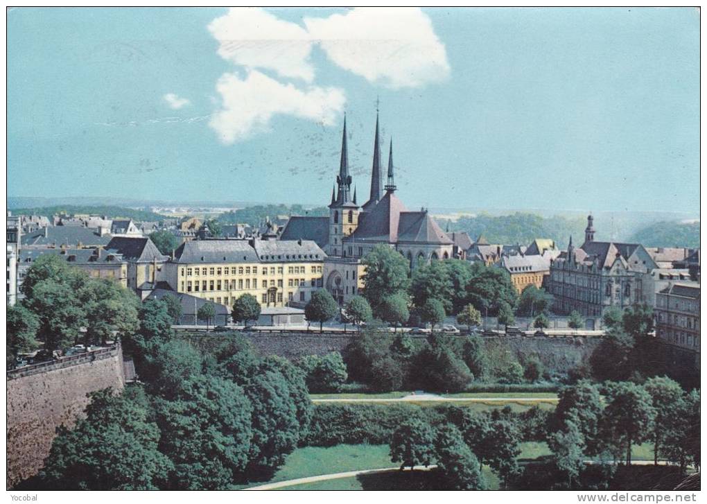 Cp , LUXEMBOURG , La Cathédrale Et L'Athénée - Luxembourg - Ville