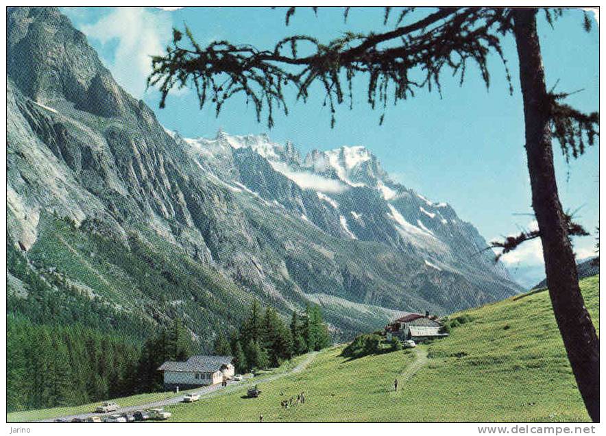 Italia,   Val D'Aosta >  Aosta, Courmayeur, La Visaille, Sullo Sfondo Les Grandes Jorasses, Circolato No - Aosta