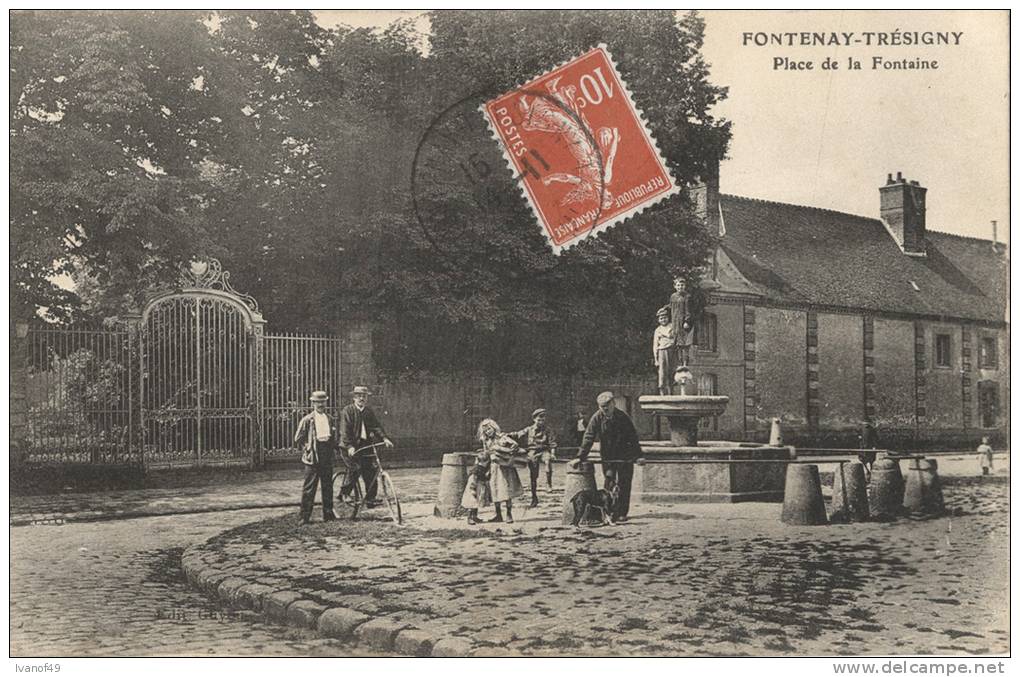 77 - FONTENAY-TRESIGNY - CPA - Place De La Fontaine - Vue Animée - Fontenay Tresigny