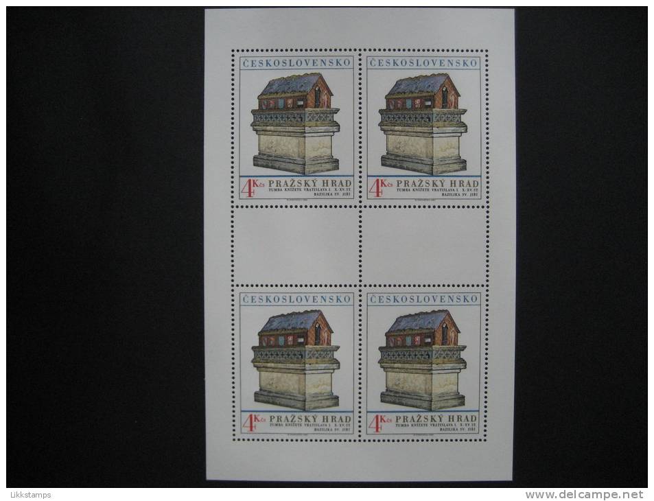 CZECHOSLOVAKIA  1982   PRAGUE  CASTLE  18th  SERIES    SHEETLET - Ongebruikt