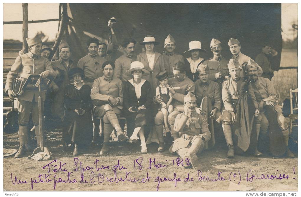 BRIARE - Carte Photo Fête Sportive Du 18 Mai 1919 - Une Petite Partie De L'Orchestre Et Femmes Briaroises - Briare