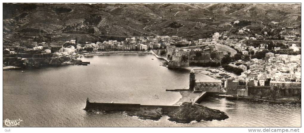 COLLIOURE ( Vue Aérienne)  -Cpsm Format Panoramique = 22 X 9 Cms) Voir Description *PRIX FIXE - Collioure