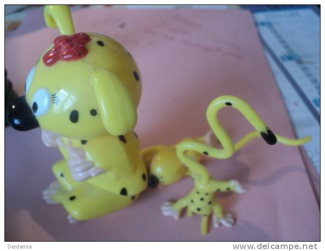 -*LOT MARSUPILAMI. 2 JOUETS / 1 STYLO ET 1 FIGURINE. 2001 - Advertisement