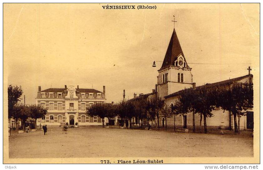 Vénissieux Place Léon Sublet - Vénissieux