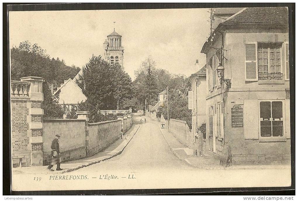 - CPA 60 - Pierrefonds, L'église - Pierrefonds