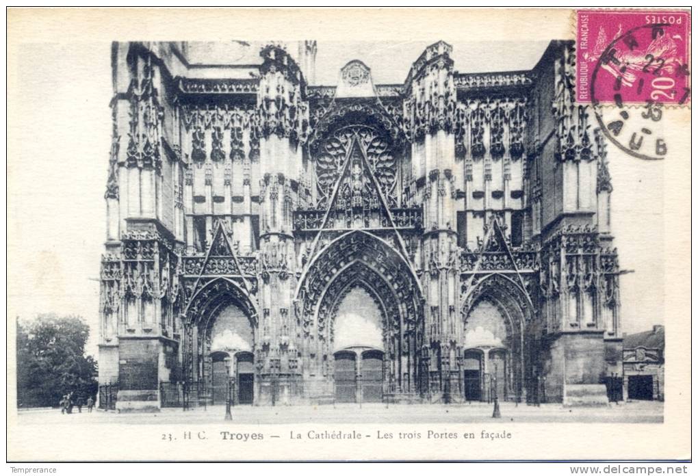 10 TROYES LA CATHEDRALE LES 3 PORTES EN FACADE 1935 - Troyes