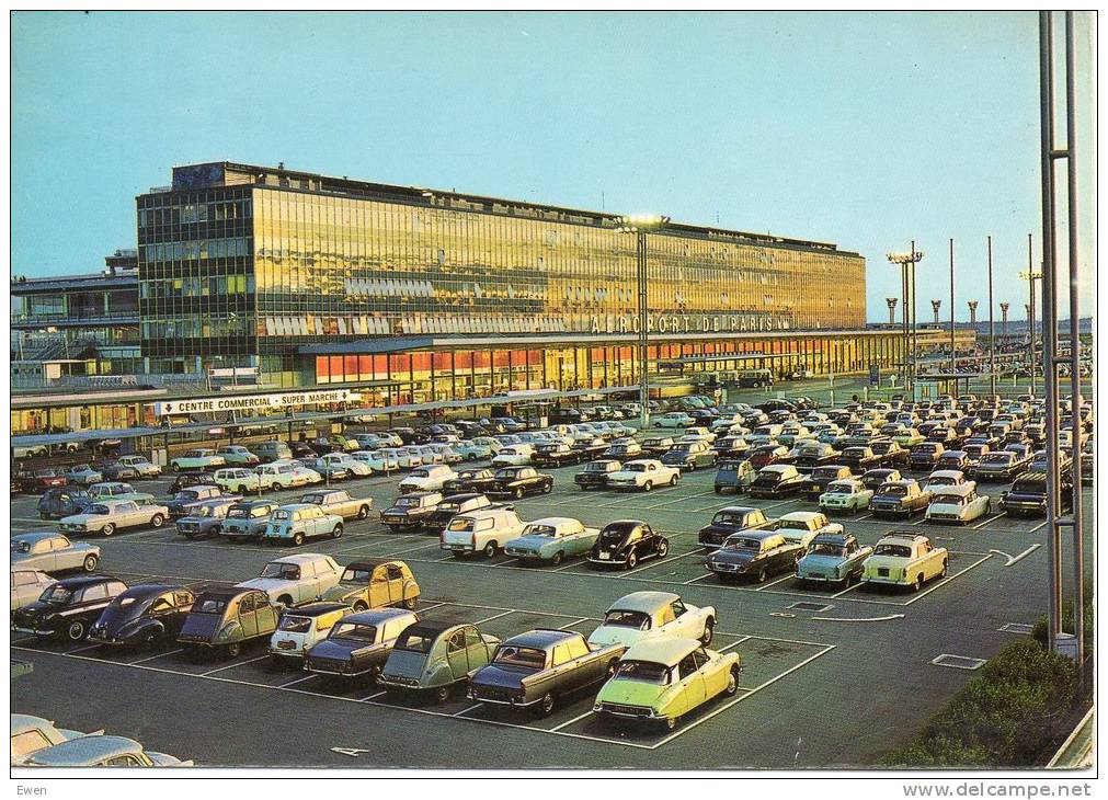 Aéroport De Paris-Orly. La Façade De L'aérogare. (Parking Avec Voitures Années70, 2CV, DS, 403...) - Aerodromi