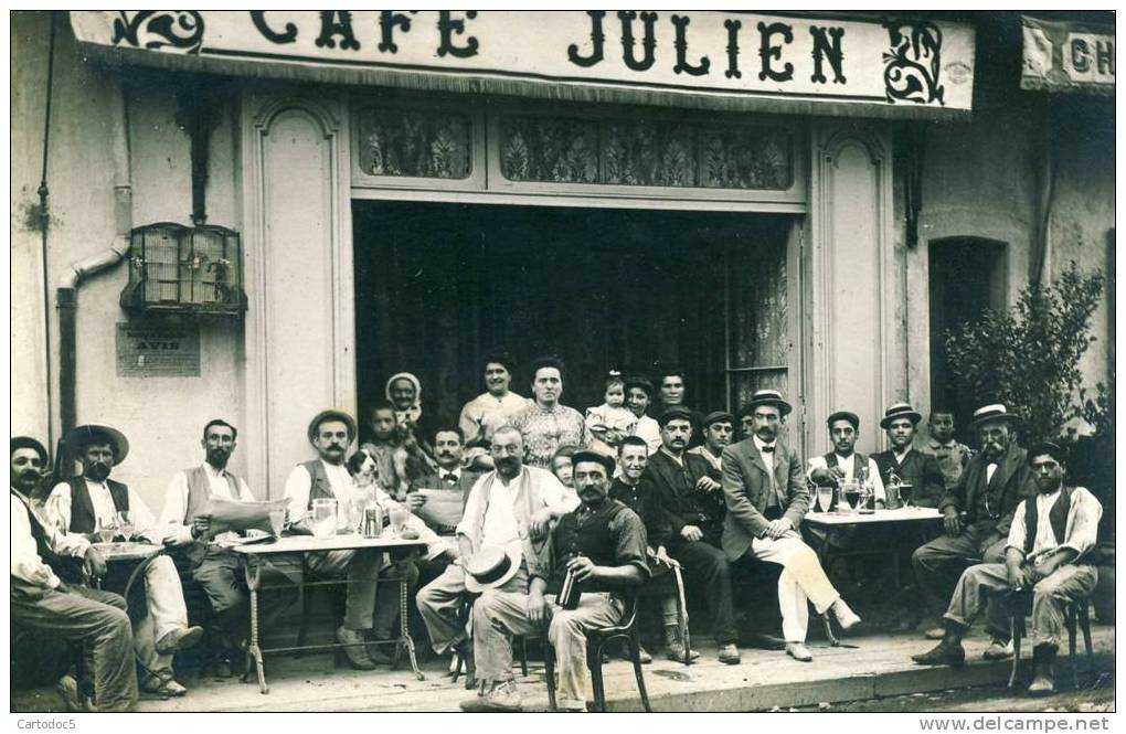 Beziers  Café Julien  Rue De L'Abattoir  Tache Au Dos  Carte Photo  Cpa - Beziers