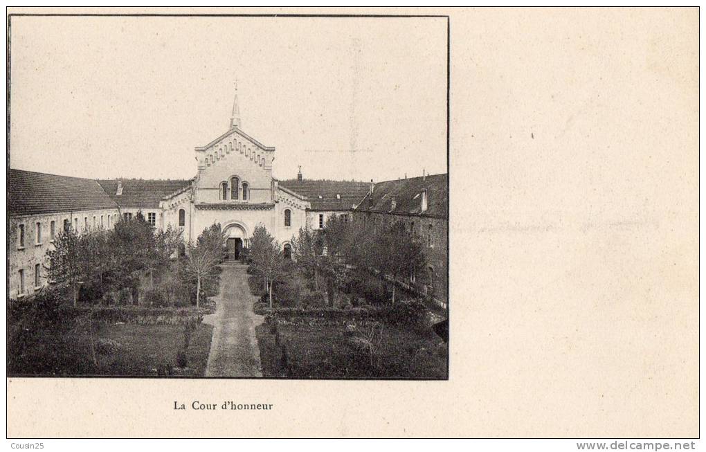 38 L´Abbaye De N-D De CHAMBARAND, Près ROYBON - La Cour D'honneur - Roybon