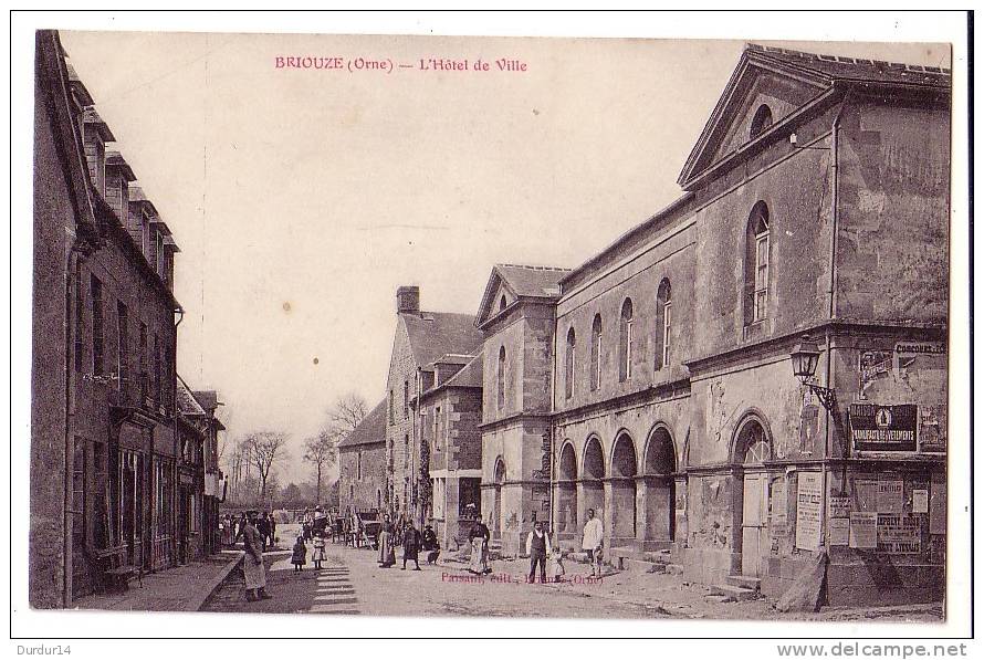 BRIOUZE ( Orne )  L'Hôtel De Ville  ( Cpa En Bon état...) - Briouze