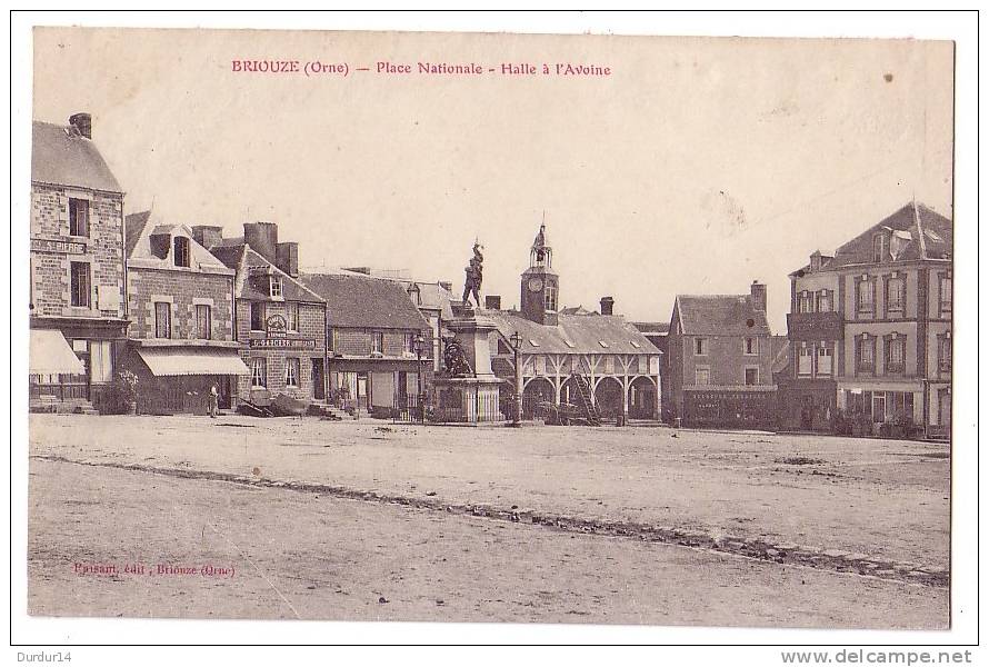 BRIOUZE ( Orne )  Place Nationale - Halle à L'Avoine   ( Carte En Bon état...) - Briouze