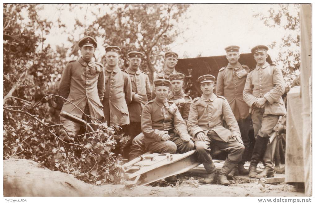 CP Photo 1915 YPRES (LEPER) - Un Groupe De Soldats Allemands Autour D´un Canon (A10, Ww1, Wk1) - Ieper