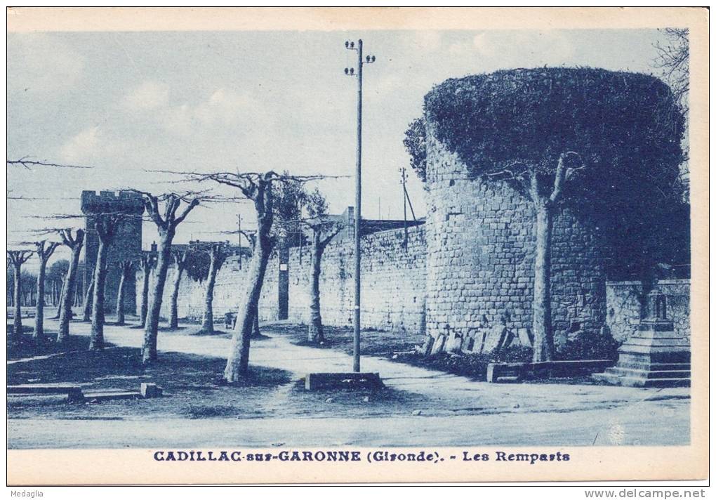 CADILLAC SUR GARONNE - Les Remparts - Cadillac