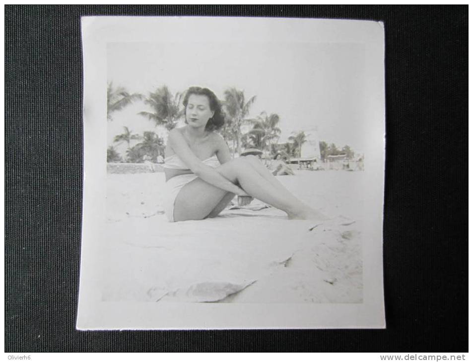 Photo Originale Année 1947 Demoiselle Sur La Plage De Miami, Floride (M6) - Pin-Ups