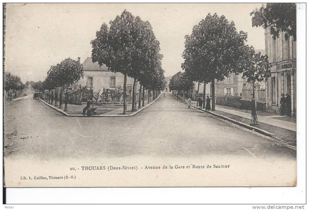 THOUARS - Avenue De La Gare Et Route De Saumur - Thouars