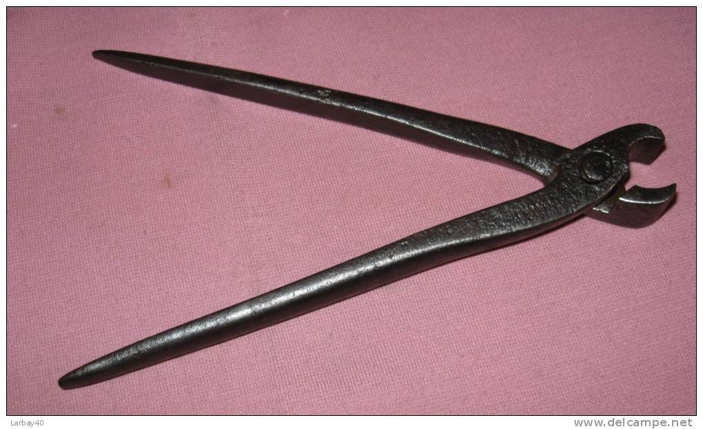 1 Paire De Pince Ancienne Tenaille Outils Cohue Et Louvain - Antiek Gereedschap