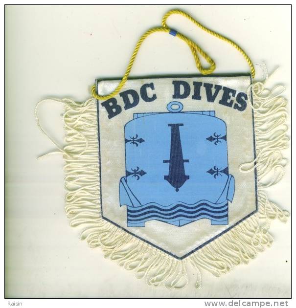 B D C Dives Ecusson Tissu Soyeux  Bâtiment Débarquement De Chars  TBE - Escudos En Tela