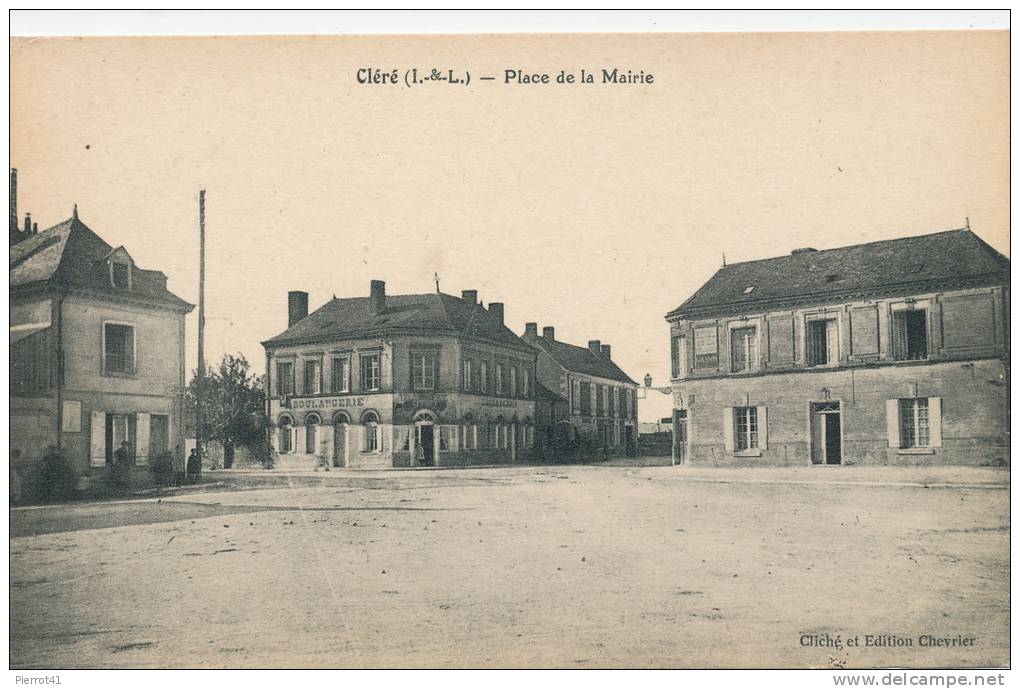 CLERE - Place De La Mairie - Cléré-les-Pins