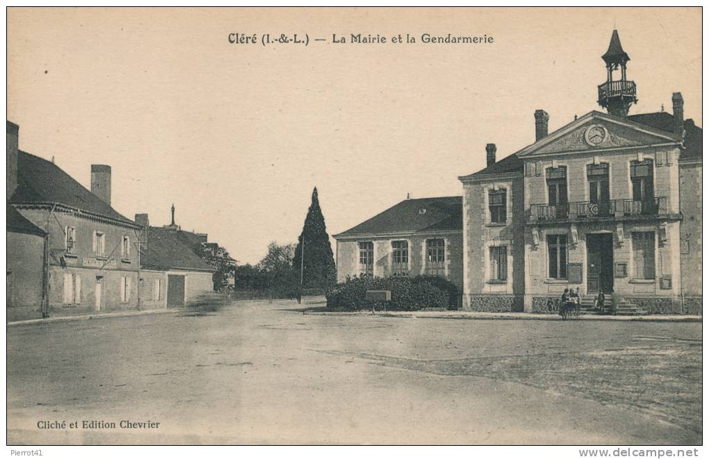 CLERE - La Mairie Et La Gendarmerie - Cléré-les-Pins