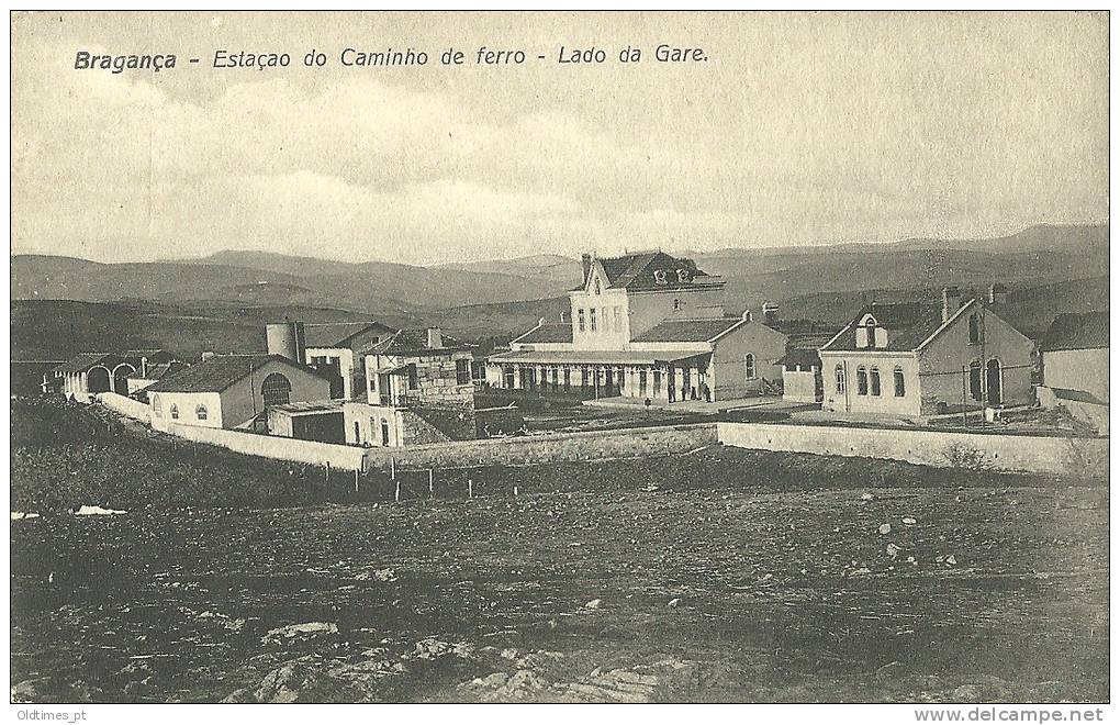 PORTUGAL - BRAGANÇA -ESTAÇÃO DOS CAMINHOS DE FERRO - LADO DA GARE - 1915 PC - Bragança