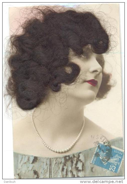 CARTE A SYSTEME // PORTRAIT DE FEMME AVEC CHEVEUX VERITABLES - Mechanical