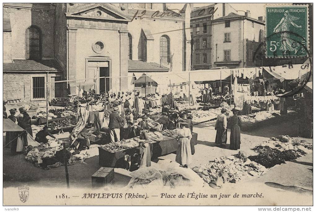 69 - AMPLEPUIS - CPA - Place De L´Eglise Un Jour De Marché - Vue Animée - Amplepuis