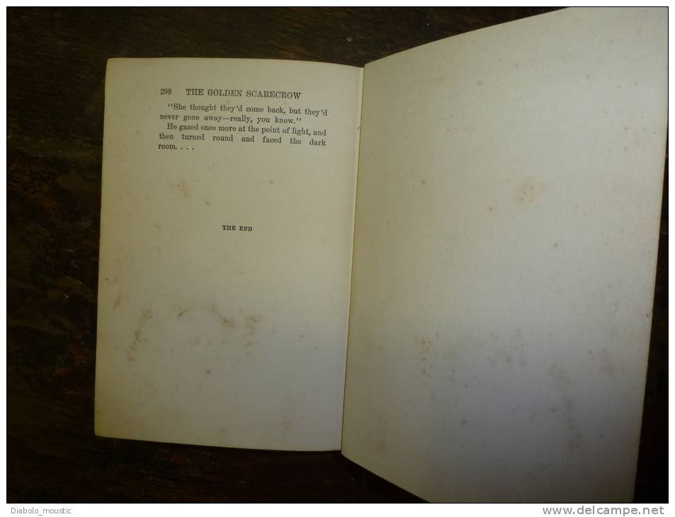 1915  Unusual Edition originale THE GOLDEN SCARECROW  by Hugh  Walpole    .George H. Doran Company...WAR SERVICE LIBRARY